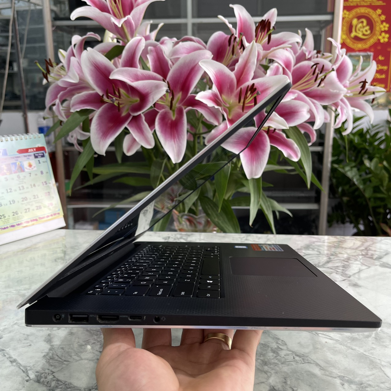  Dell XPS 15 7590 Core I7-9750H Ram 16gb Ssd 512gb Card RTX 1650 4GB Màn Hình 15.6''Inch Fhd