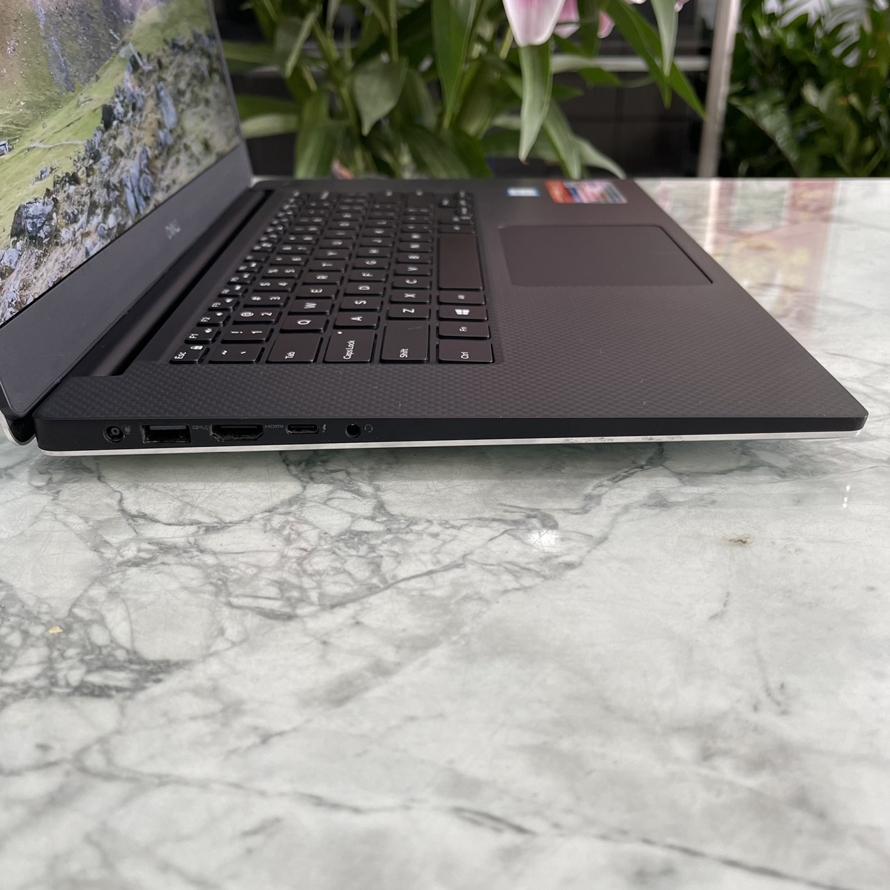  Dell XPS 15 7590 Core I7-9750H Ram 16gb Ssd 512gb Card RTX 1650 4GB Màn Hình 15.6''Inch Fhd