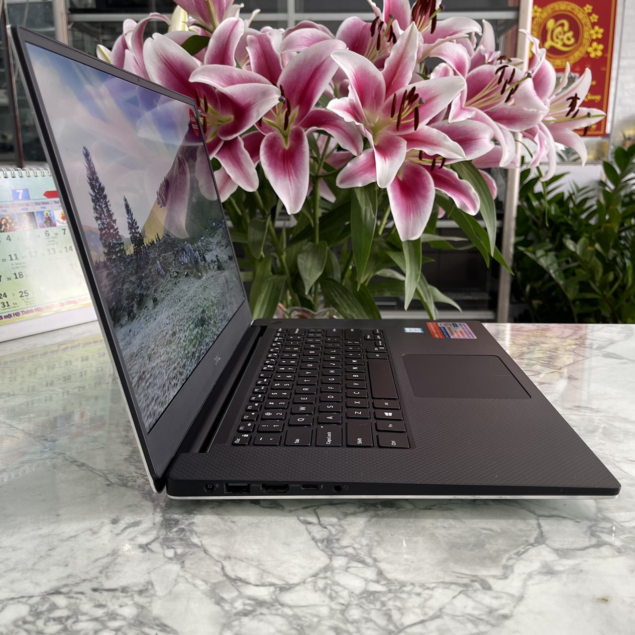 Dell XPS 15 7590 Core I7-9750H Ram 16gb Ssd 512gb Card RTX 1650 4GB Màn Hình 15.6''Inch Fhd