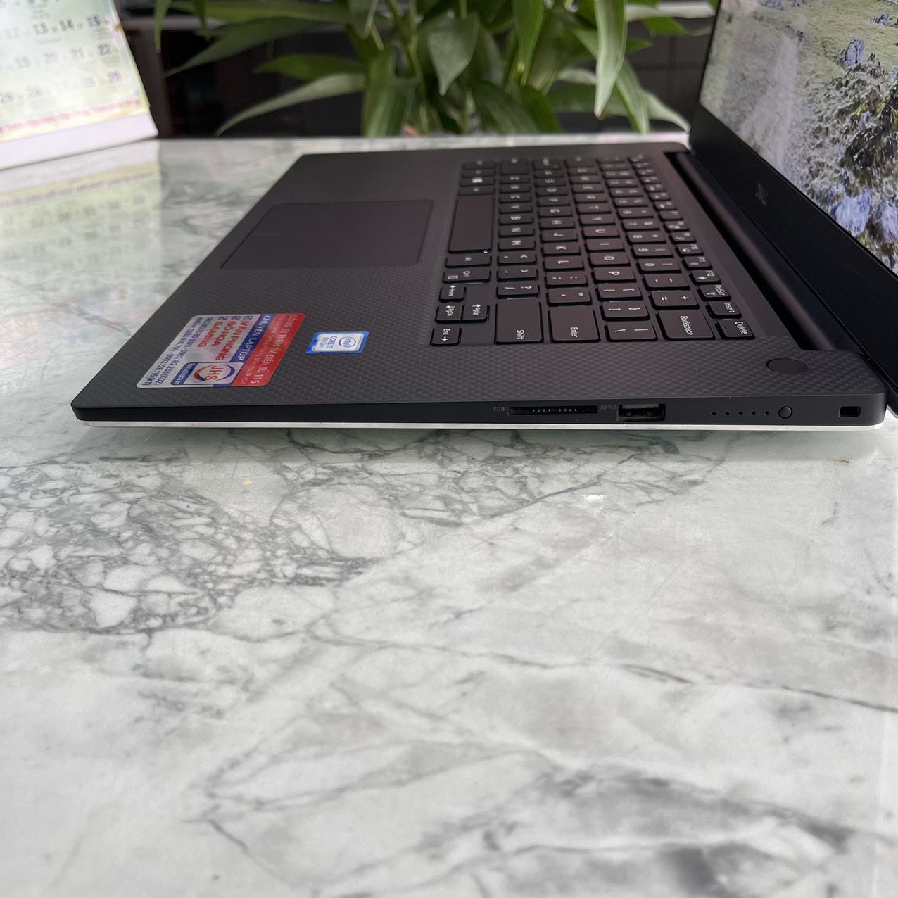  Dell XPS 15 7590 Core I7-9750H Ram 16gb Ssd 512gb Card RTX 1650 4GB Màn Hình 15.6''Inch Fhd