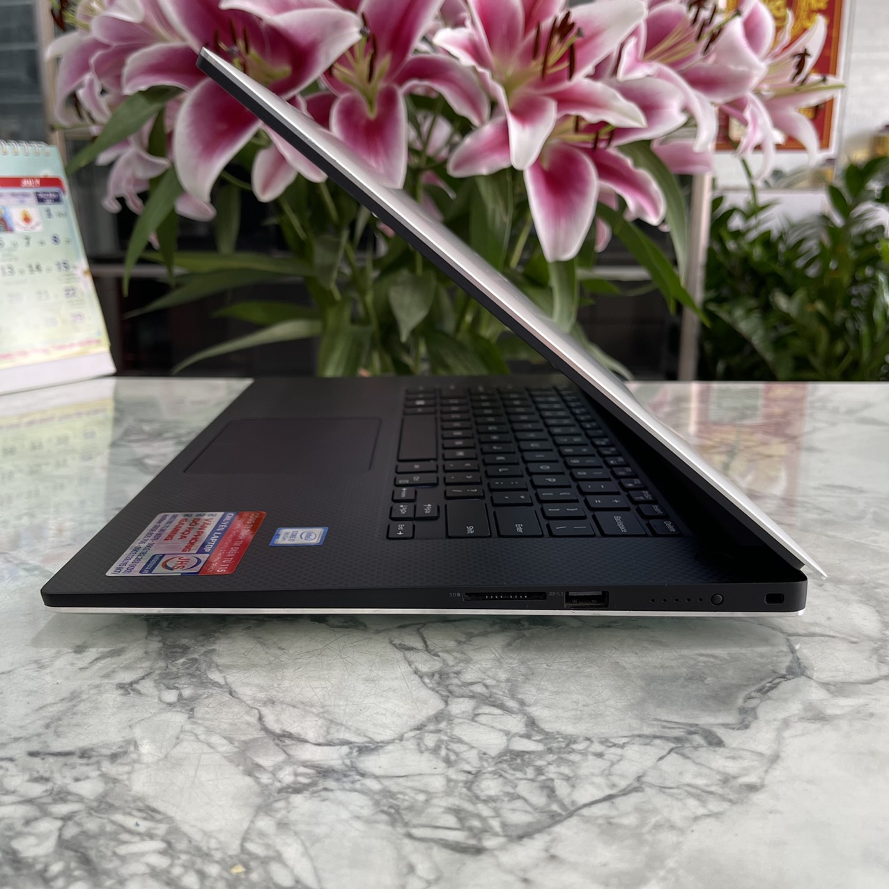  Dell XPS 15 7590 Core I7-9750H Ram 16gb Ssd 512gb Card RTX 1650 4GB Màn Hình 15.6''Inch Fhd