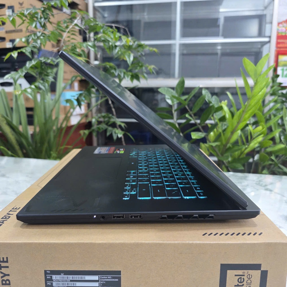 Gaming - Đồ Họa Gigabyte A16 GA63H Bảo Hành Hãng RYZEN 7 260 RTX™ 5050 8GB GDDR7 RAM 16GB SSD 512GB MÀN HÌNH : 16" INCH IPS WUXGA 165Hz, 300nits 