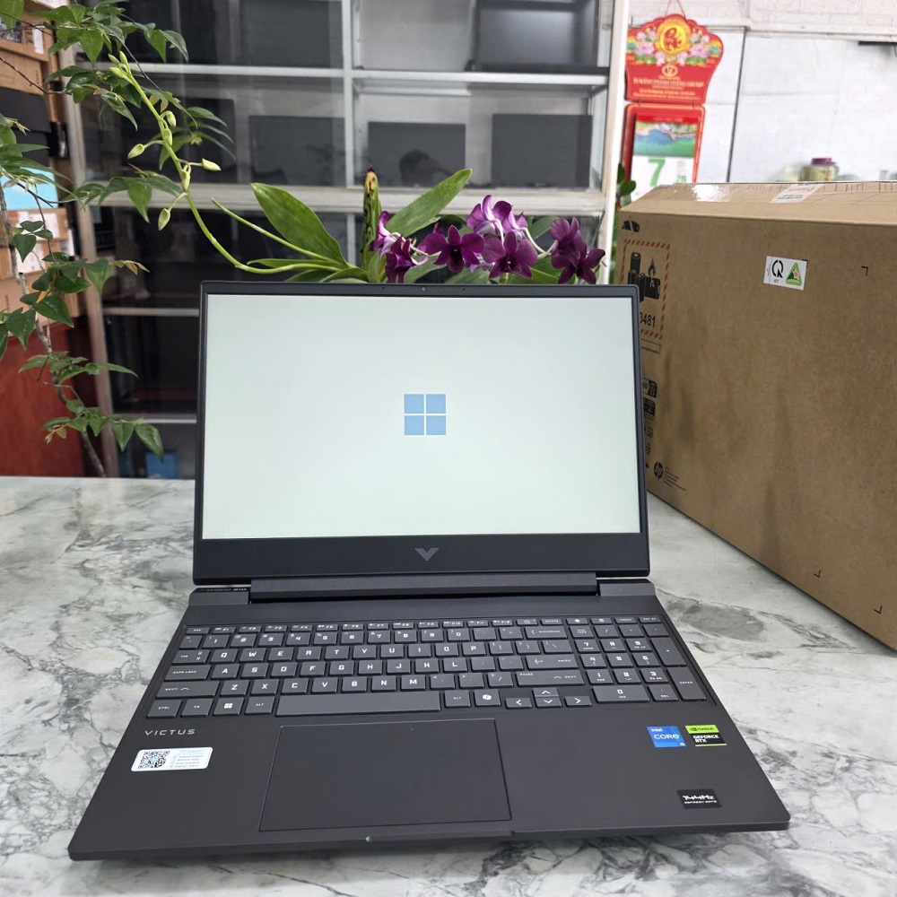 Gaming - Đồ Họa HP VICTUS 15-fa2731TX (MÁY NEW OPEN BOX) CORE I5-13420H RAM 16GB SSD 512GB RTX™ 3050 6GB GDDR6 MÀN HÌNH : 15.6 Inch IPS 144Hz 300 nits 