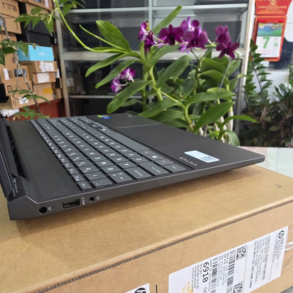 Gaming - Đồ Họa HP VICTUS 15-fa2731TX (MÁY NEW OPEN BOX) CORE I5-13420H RAM 16GB SSD 512GB RTX™ 3050 6GB GDDR6 MÀN HÌNH : 15.6 Inch IPS 144Hz 300 nits 