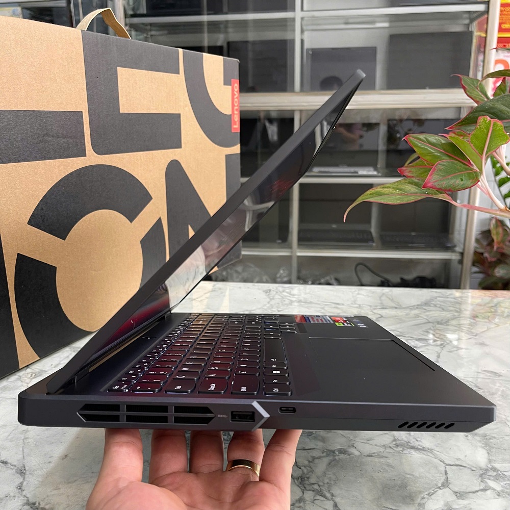 Gaming - Đồ Họa Legion 5 Pro 2024 R9000P ARX8 Máy LikeNew RYZEN 9-7945HX RAM 16GG SSD 1.000GB RTX 4060 8GB GDDR6 MÀN HÌNH : 16 Inch 2K 240Hz 