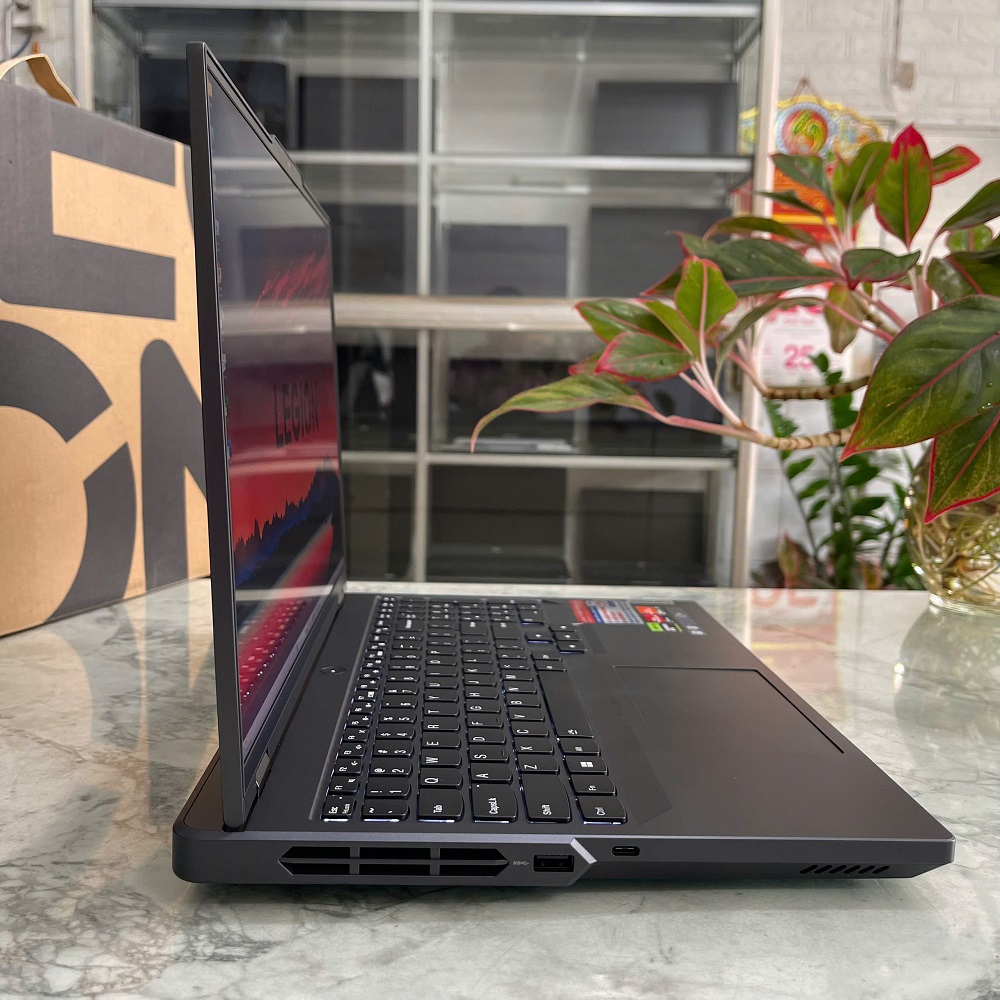 Gaming - Đồ Họa Legion 5 Pro 2024 R9000P ARX8 Máy LikeNew RYZEN 9-7945HX RAM 16GG SSD 1.000GB RTX 4060 8GB GDDR6 MÀN HÌNH : 16 Inch 2K 240Hz 