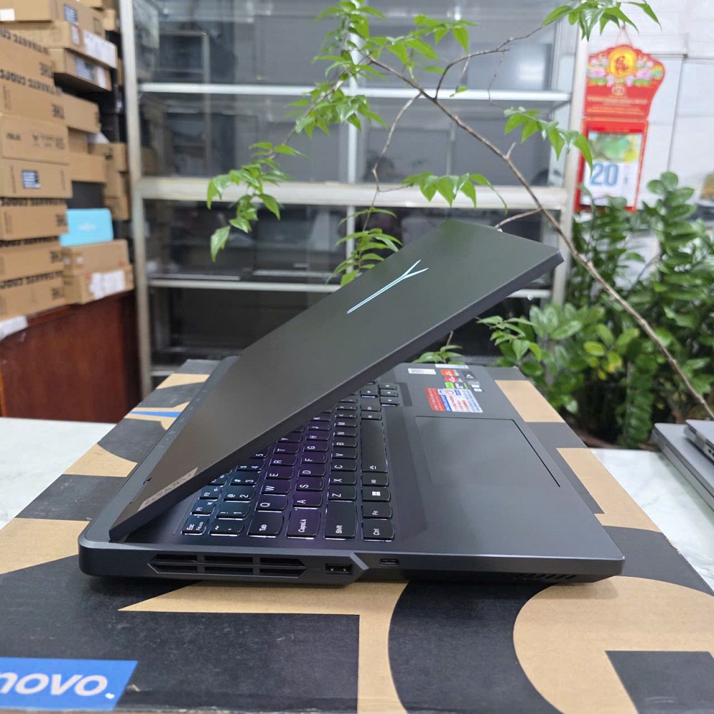 Gaming - Đồ Họa LENOVO LEGION 5 PRO 2024 R9000P ARX8 RYZEN 9 7945HX RAM 16GG SSD 1.000GB RTX™ 4060 8GB GDDR6 MÀN HÌNH : 16.0 Inch, 2.5K WQXGA 240Hz