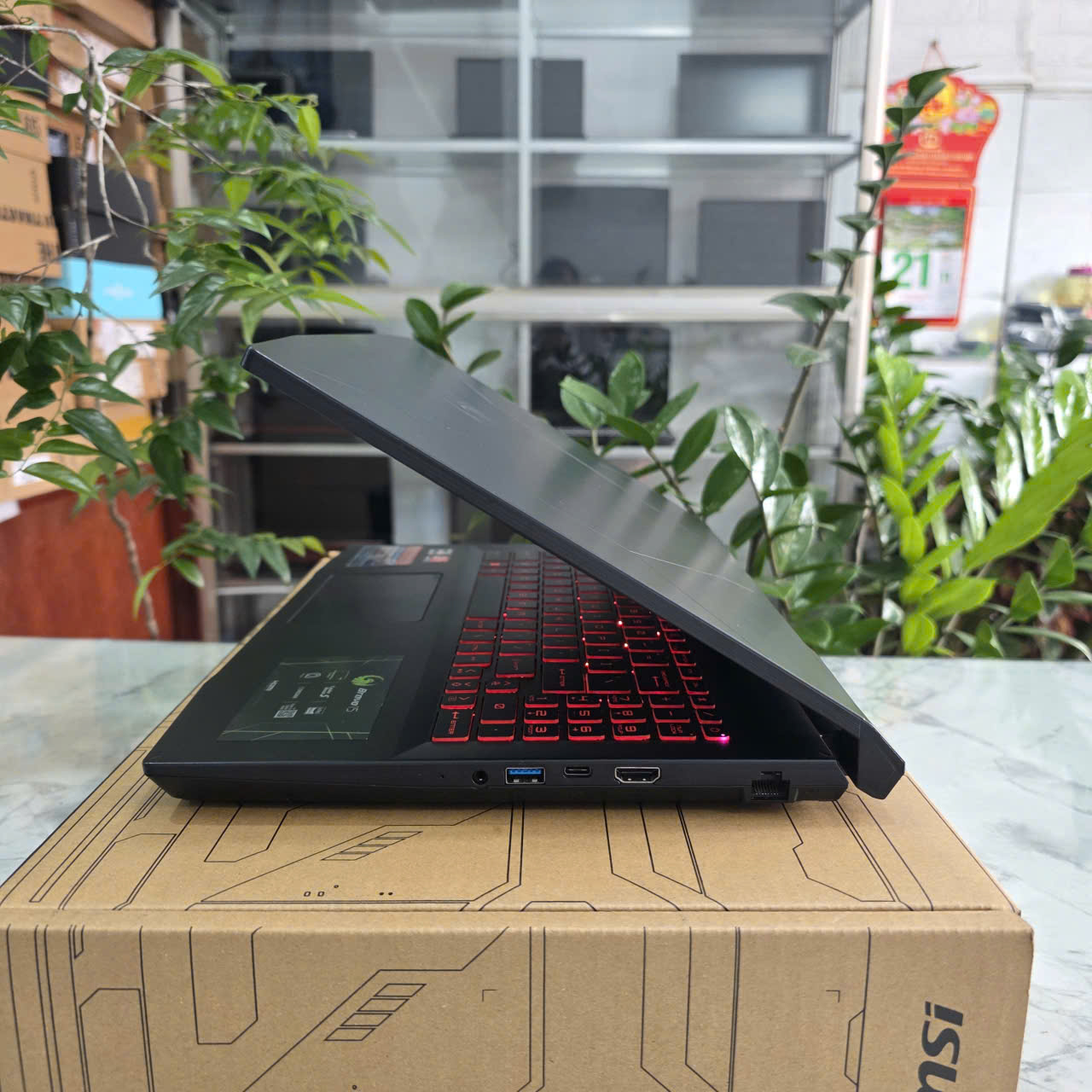 Gaming - Đồ Họa MSI Bravo 15 B5DD RYZEN 7-5800H RAM 8GB SSD 512GB RX 5500M 4GB GDDR6 MÀN HÌNH : 15.6 Inch Fhd IPS