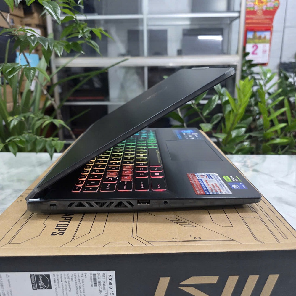 Gaming - Đồ Họa MSI Cyborg 15 AI A1VEK-024XKR Ultra 7 155H RAM 16GB SSD 512GB RTX4060 8GB MÀN HÌNH : 15.6''Inch IPS 144Hz