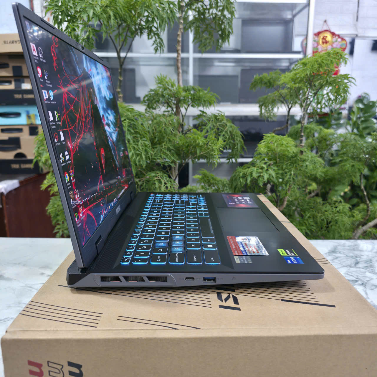 Gaming - Đồ Họa MSI Sword 16 HX B14VFKG-045VN MÁY 99% - BẢO HÀNH HÃNG CORE I7-14700HX RTX 4060 GDDR6 8GB SSD 1.000GB RAM 16GB MÀN HÌNH : 16 INCH QHD+
