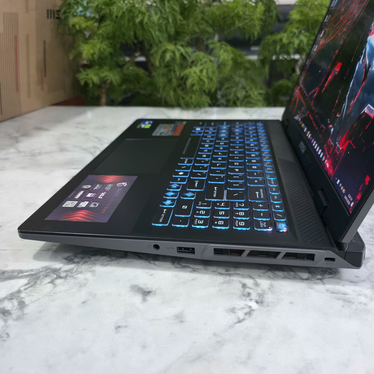 Gaming - Đồ Họa MSI Sword 16 HX B14VFKG-045VN MÁY 99% - BẢO HÀNH HÃNG CORE I7-14700HX RTX 4060 GDDR6 8GB SSD 1.000GB RAM 16GB MÀN HÌNH : 16 INCH QHD+