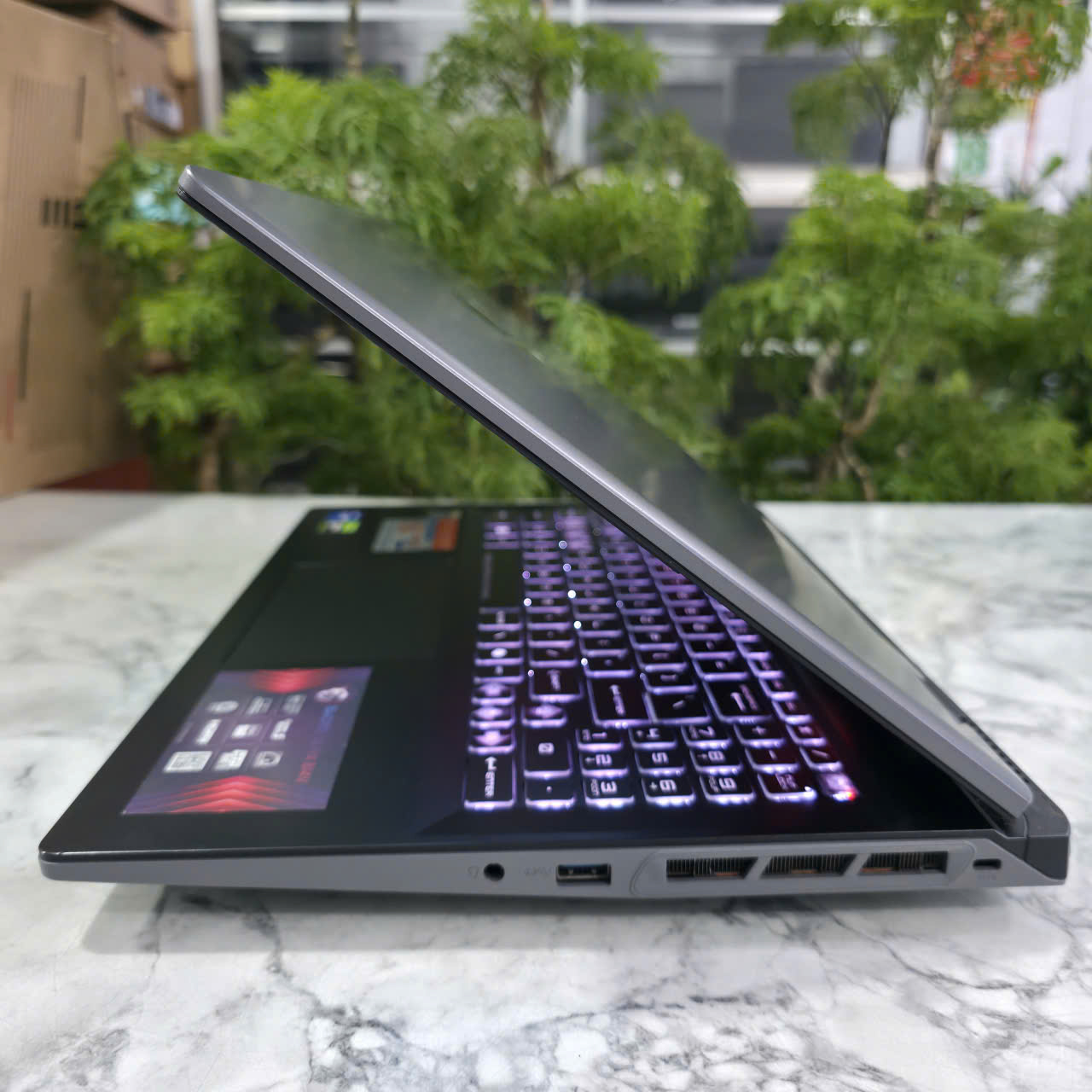 Gaming - Đồ Họa MSI Sword 16 HX B14VFKG-045VN MÁY 99% - BẢO HÀNH HÃNG CORE I7-14700HX RTX 4060 GDDR6 8GB SSD 1.000GB RAM 16GB MÀN HÌNH : 16 INCH QHD+