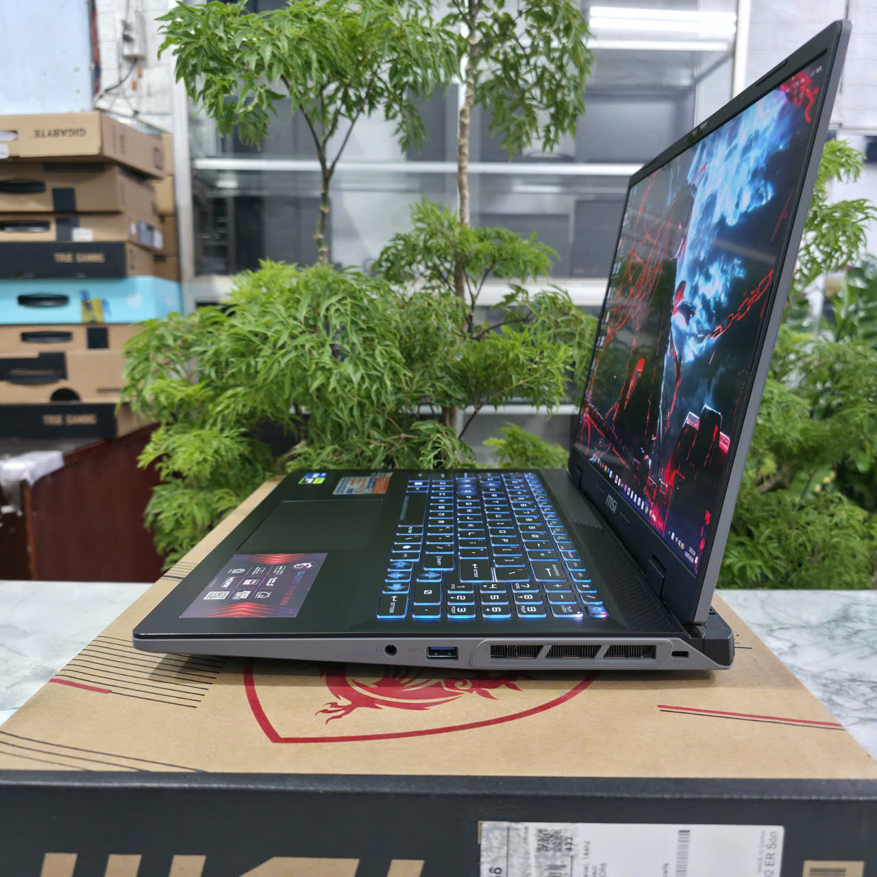 Gaming - Đồ Họa MSI Sword 16 HX B14VFKG-045VN MÁY 99% - BẢO HÀNH HÃNG CORE I7-14700HX RTX 4060 GDDR6 8GB SSD 1.000GB RAM 16GB MÀN HÌNH : 16 INCH QHD+