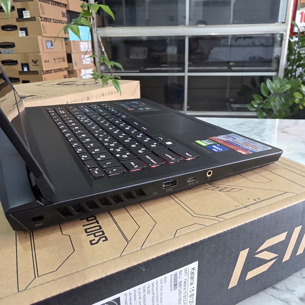 Gaming - Đồ Họa MSI Vector GP66 12UEO CORE I7-12700H RAM 16GB SSD 512GB RTX 3060 6GB GDDR6 MÀN HÌNH : 15.6 Inch OLED 2.5K 240Hz