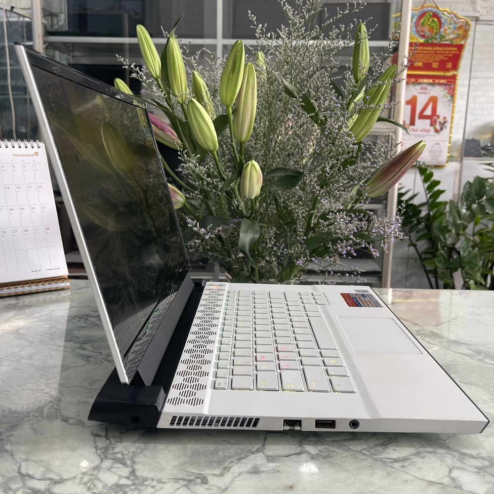 GAMING TUYỆT ĐỈNH: ALIENWARE M15 R3 P87F CORE I7-10750H RAM 16GG SSD 512Gb RTX 2070(8GB) MÀN HÌNH 15.6'' Inch FHD 144Hz