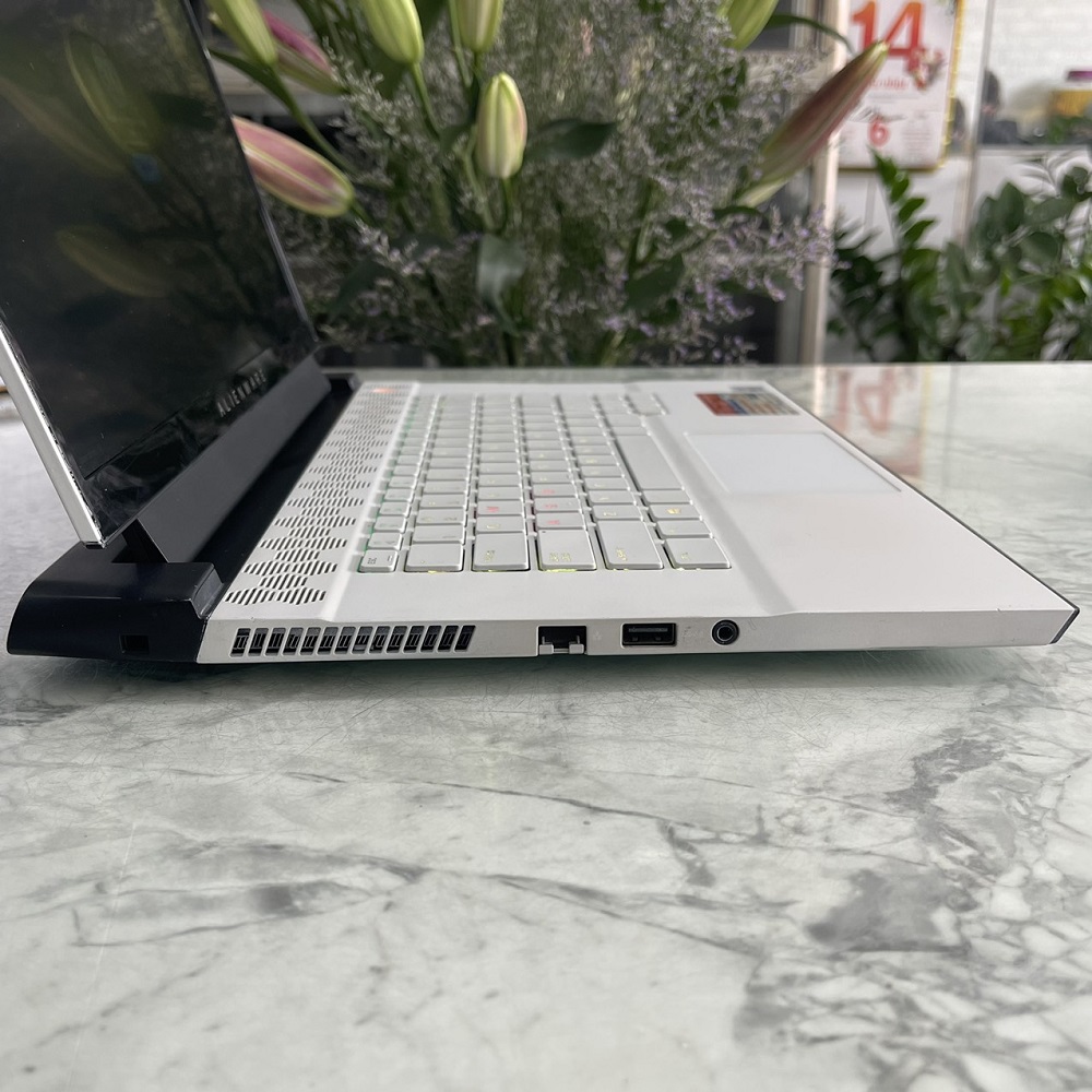 GAMING TUYỆT ĐỈNH: ALIENWARE M15 R3 P87F CORE I7-10750H RAM 16GG SSD 512Gb RTX 2070(8GB) MÀN HÌNH 15.6'' Inch FHD 144Hz