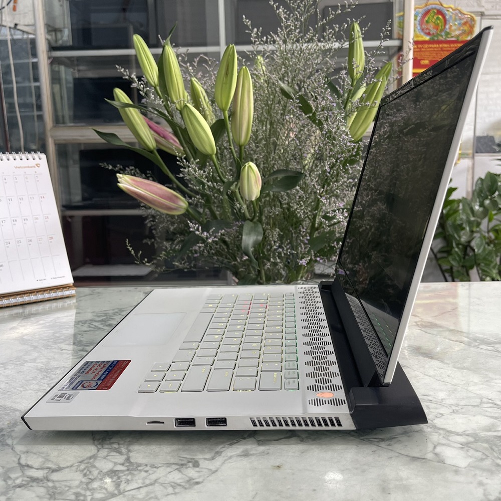 GAMING TUYỆT ĐỈNH: ALIENWARE M15 R3 P87F CORE I7-10750H RAM 16GG SSD 512Gb RTX 2070(8GB) MÀN HÌNH 15.6'' Inch FHD 144Hz