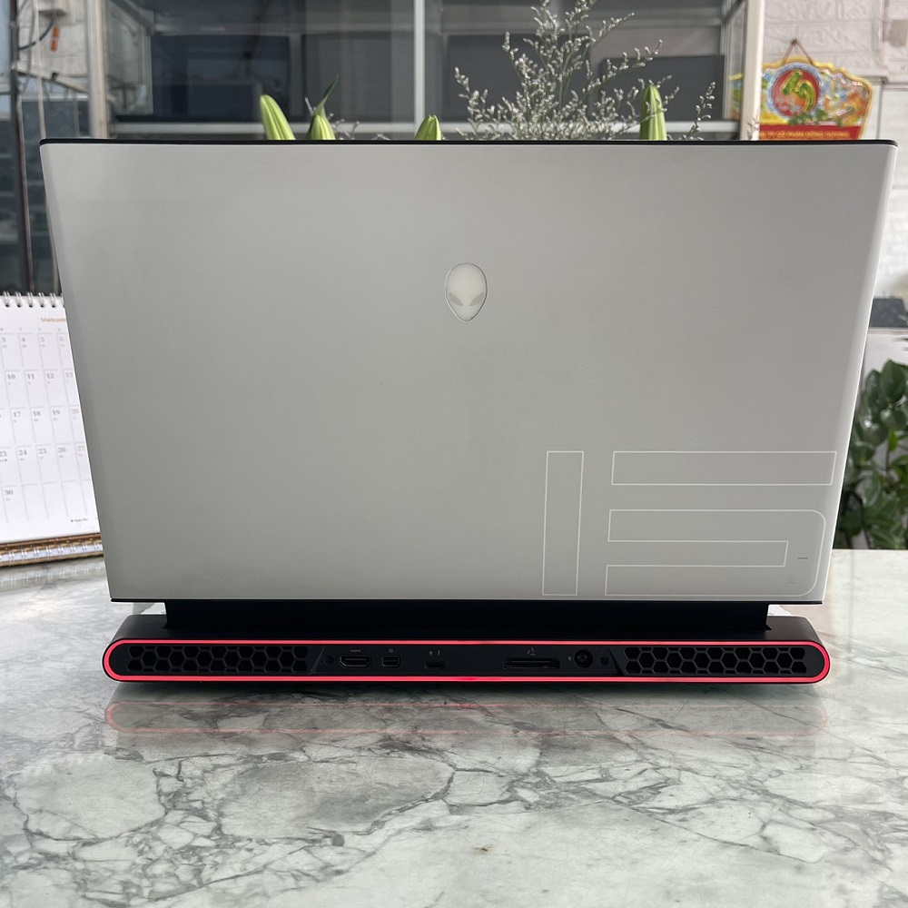 GAMING TUYỆT ĐỈNH: ALIENWARE M15 R3 P87F CORE I7-10750H RAM 16GG SSD 512Gb RTX 2070(8GB) MÀN HÌNH 15.6'' Inch FHD 144Hz