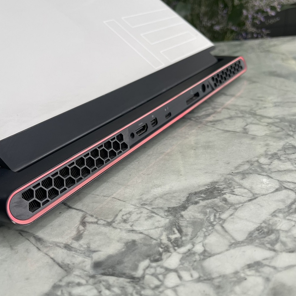 GAMING TUYỆT ĐỈNH: ALIENWARE M15 R3 P87F CORE I7-10750H RAM 16GG SSD 512Gb RTX 2070(8GB) MÀN HÌNH 15.6'' Inch FHD 144Hz