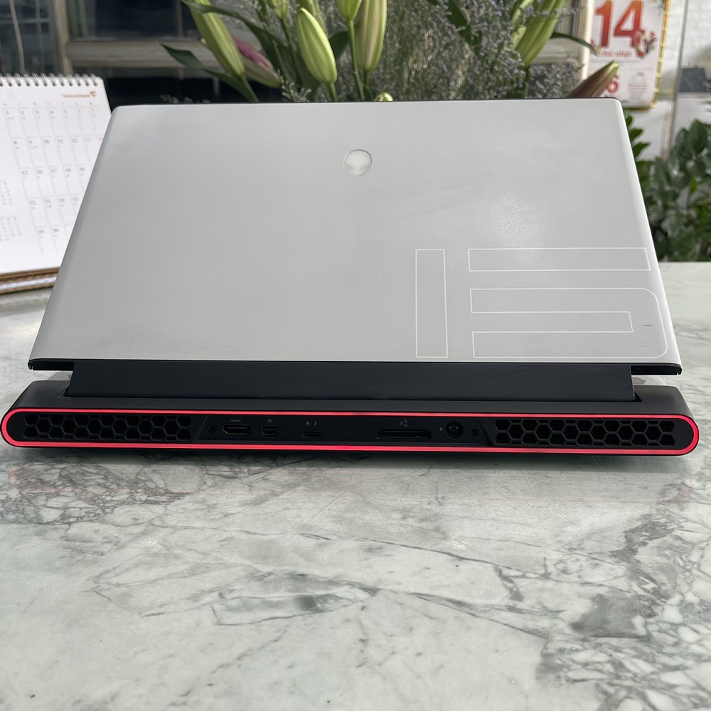 GAMING TUYỆT ĐỈNH: ALIENWARE M15 R3 P87F CORE I7-10750H RAM 16GG SSD 512Gb RTX 2070(8GB) MÀN HÌNH 15.6'' Inch FHD 144Hz