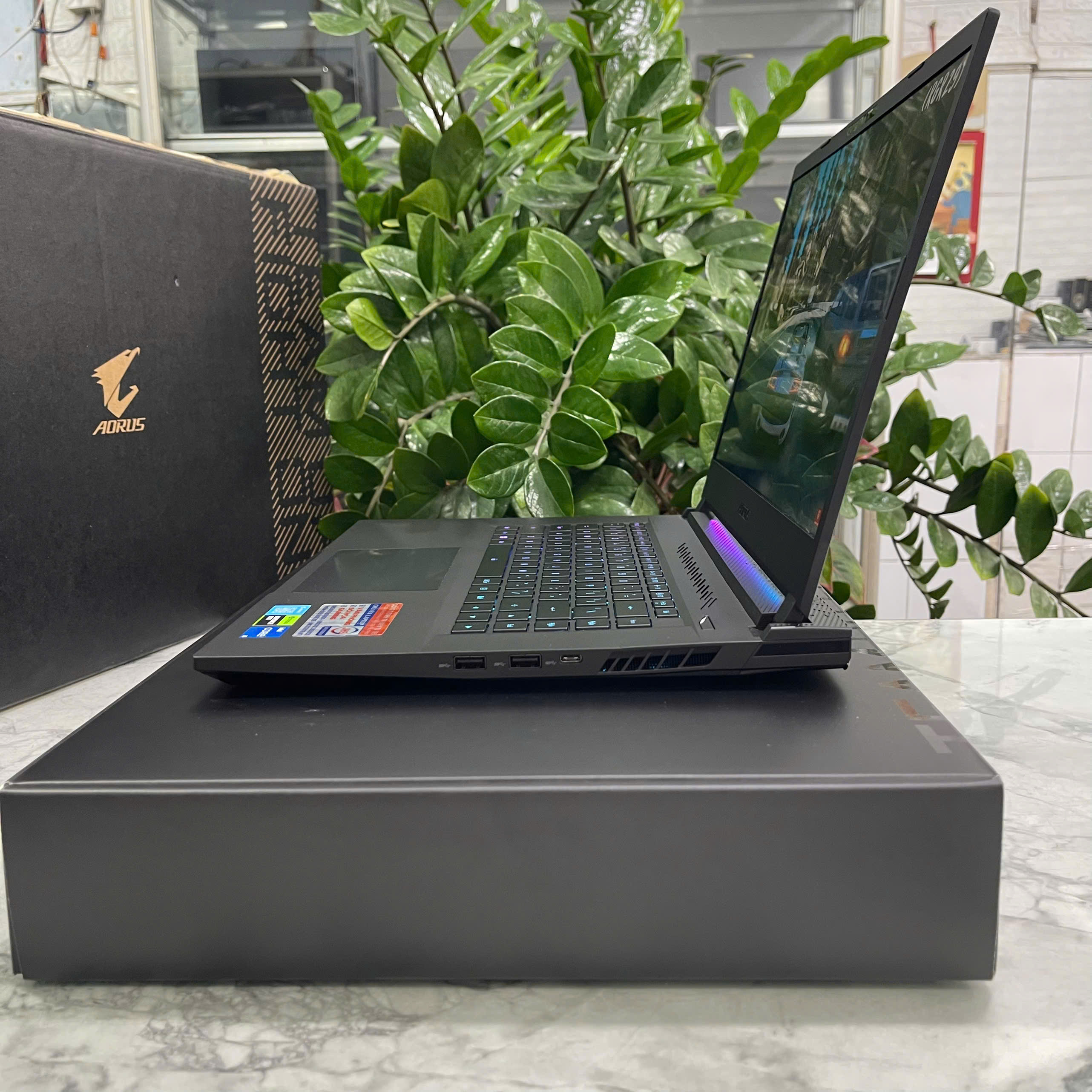 Gigabyte AORUS 15 9MF E2VN583SH (Máy LikeNew-Full Box) Core I5-12500H Ram 16GB Ssd 512GB RTX 4050 6GB Màn Hình : 15.6 Inch FHD IPS 360Hz 