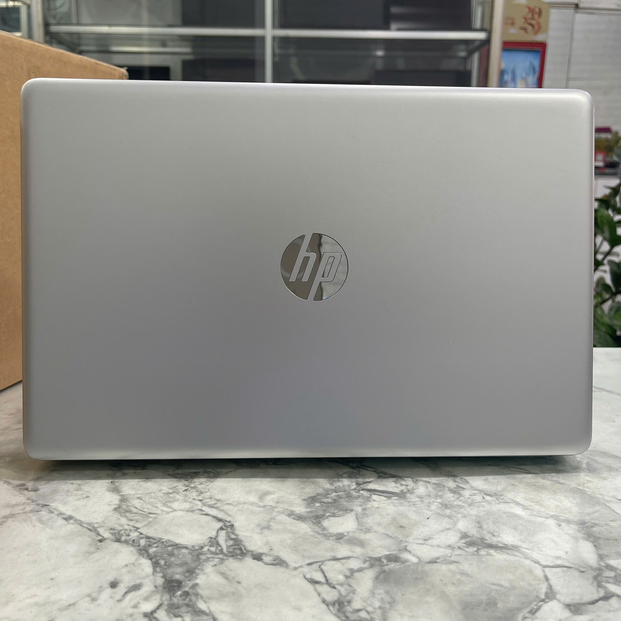 HP 15 da0443TX  Core I3-7020U Ram 8GB Ssd 256GB Và 1.000GB Hdd NVIDIA GeForce MX110, 2GB Màn Hình 15.6'' Inch FHD IPS