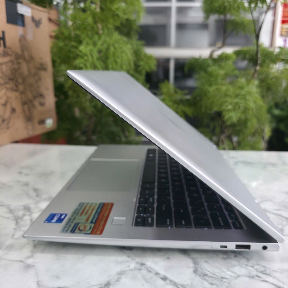 HP EliteBook X360 1040 G9 CORE I7-1255U RAM 16GB SSD 512GB MÀN HÌNH : 14″ WUXGA Touch