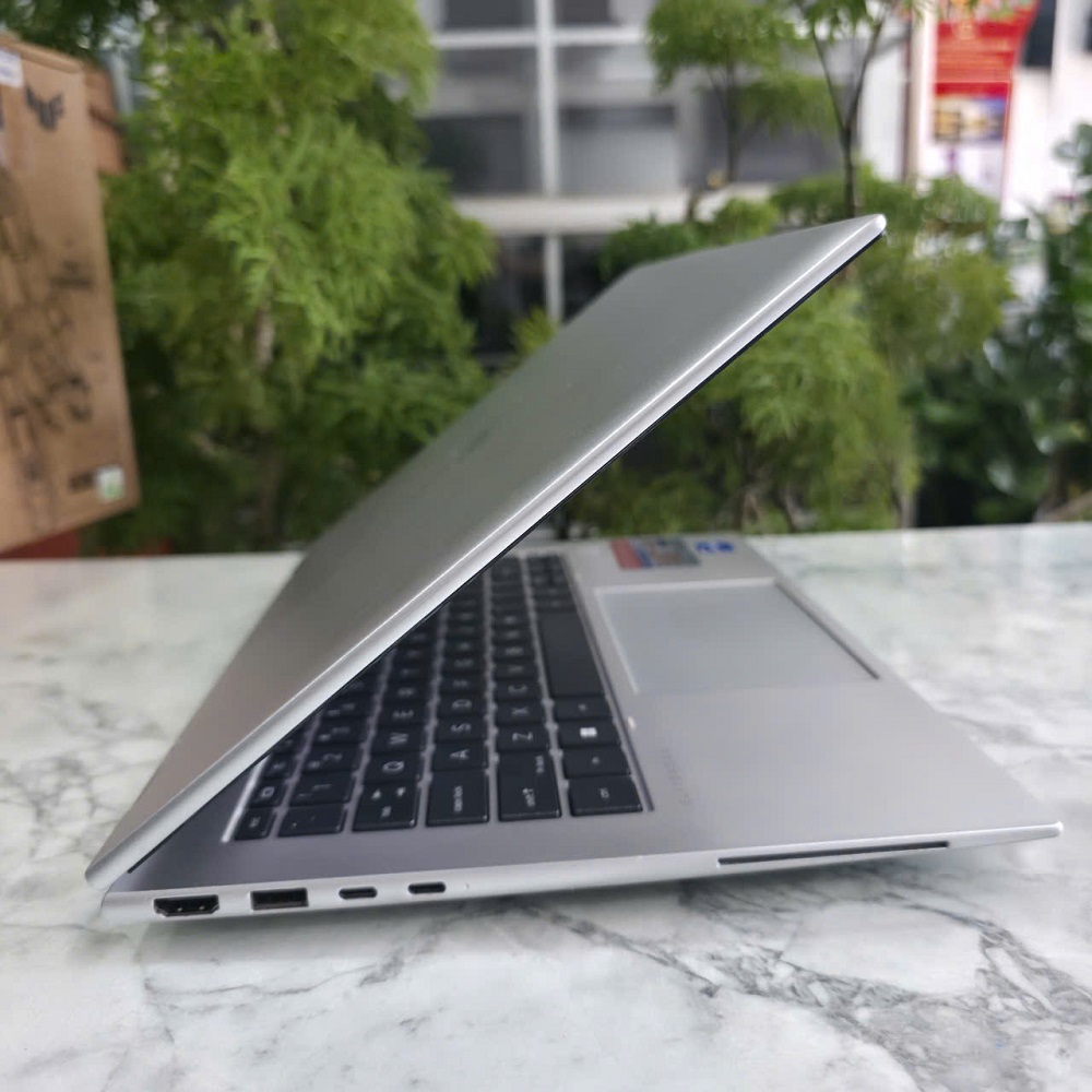 HP EliteBook X360 1040 G9 CORE I7-1255U RAM 16GB SSD 512GB MÀN HÌNH : 14″ WUXGA Touch