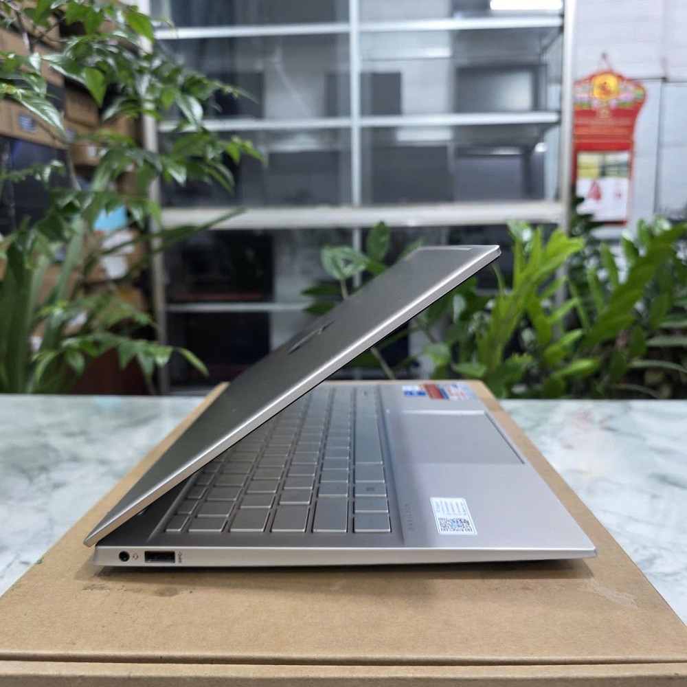 HP Pavilion 14-dv0513TU CORE™ i5-1135G7 RAM 8GB SSD 256GB MÀN HÌNH : 14''INCH IPS