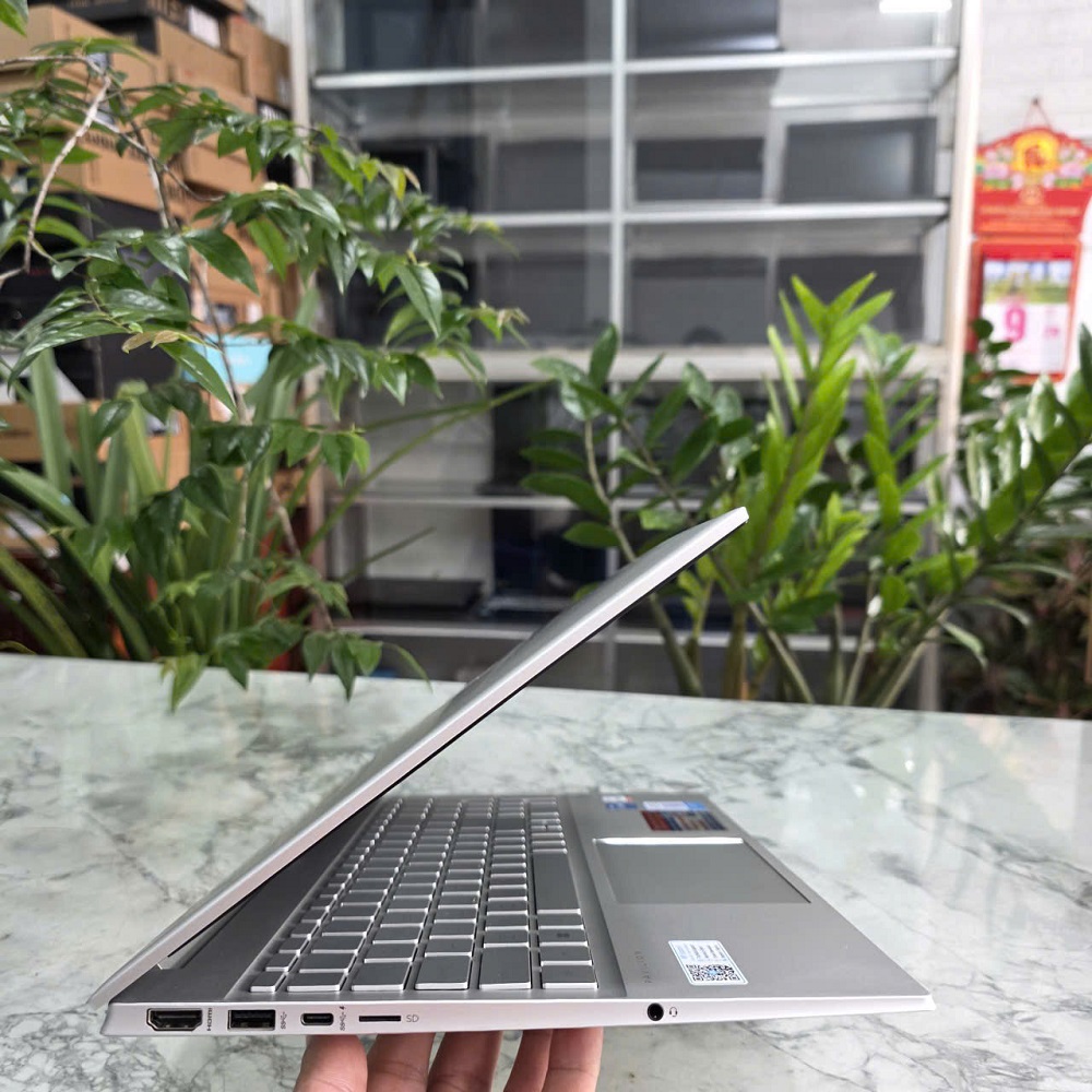 HP Pavilion 15-eg0539TU (4P5G6PA) VỎ NHÔM NGUYÊN KHỐI CORE I5-1135G7 RAM 8GB SSD 256GB MÀN HÌNH : 15.6 Inch IPS 
