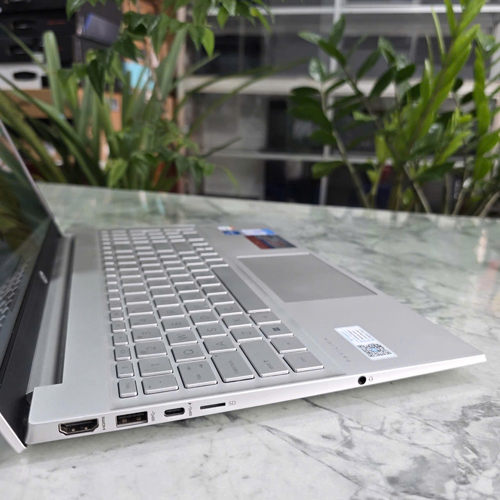 HP Pavilion 15-eg0539TU (4P5G6PA) VỎ NHÔM NGUYÊN KHỐI CORE I5-1135G7 RAM 8GB SSD 256GB MÀN HÌNH : 15.6 Inch IPS 