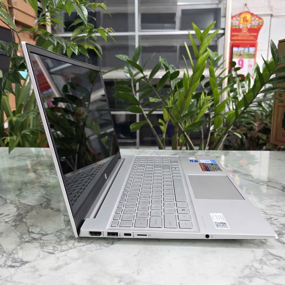 HP Pavilion 15-eg0539TU (4P5G6PA) VỎ NHÔM NGUYÊN KHỐI CORE I5-1135G7 RAM 8GB SSD 256GB MÀN HÌNH : 15.6 Inch IPS 