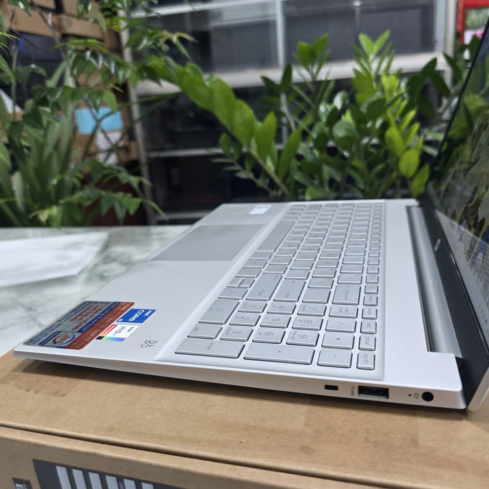 HP Pavilion 15-eg2083TU 7C0W9PA VỎ NHÔM NGUYÊN KHỐI CORE I5-1240P RAM 8GB SSD 512GB MÀN HÌNH : 15.6''IPS