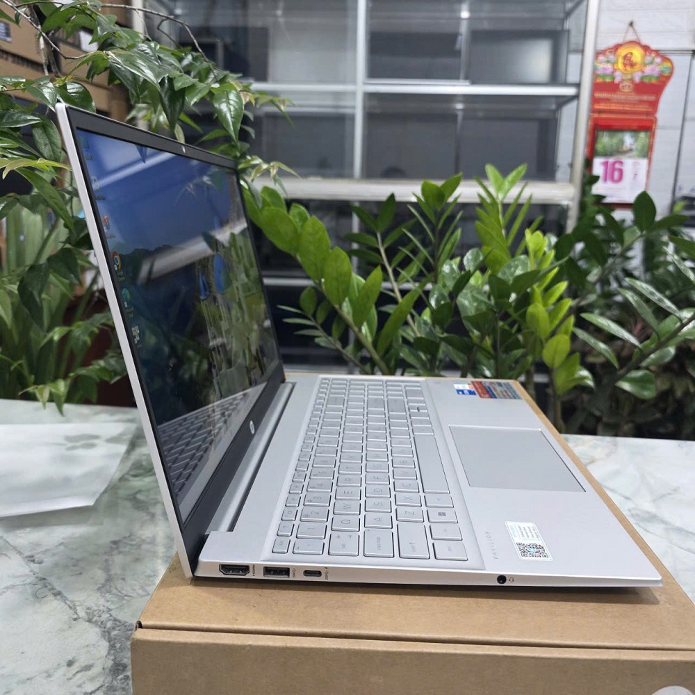 HP Pavilion 15-eg2083TU 7C0W9PA VỎ NHÔM NGUYÊN KHỐI CORE I5-1240P RAM 8GB SSD 512GB MÀN HÌNH : 15.6''IPS