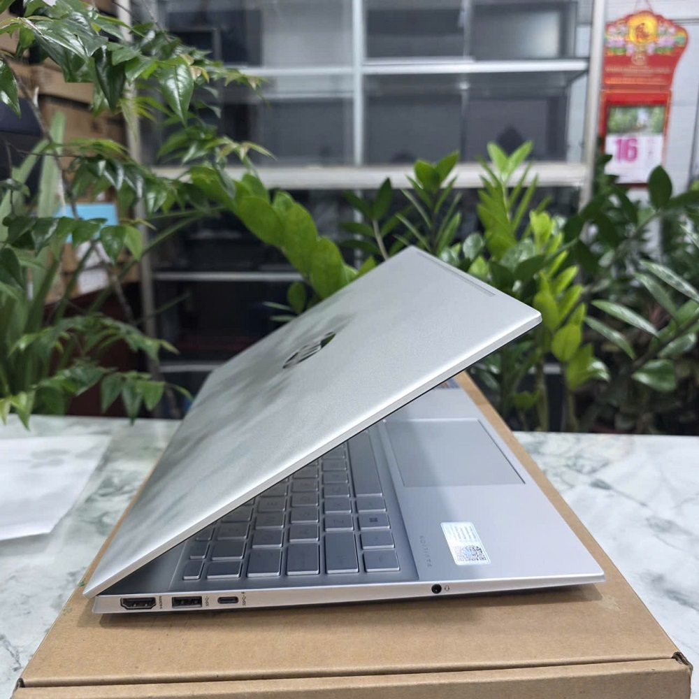 HP Pavilion 15-eg2083TU 7C0W9PA VỎ NHÔM NGUYÊN KHỐI CORE I5-1240P RAM 8GB SSD 512GB MÀN HÌNH : 15.6''IPS