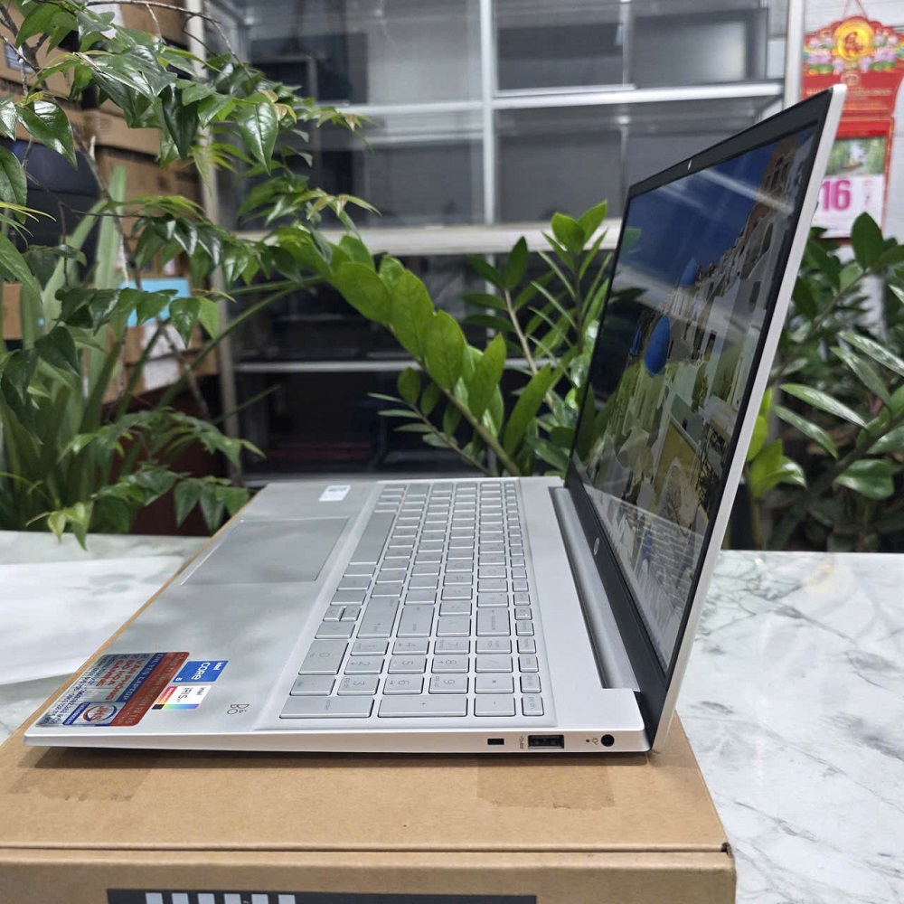HP Pavilion 15-eg2083TU 7C0W9PA VỎ NHÔM NGUYÊN KHỐI CORE I5-1240P RAM 8GB SSD 512GB MÀN HÌNH : 15.6''IPS