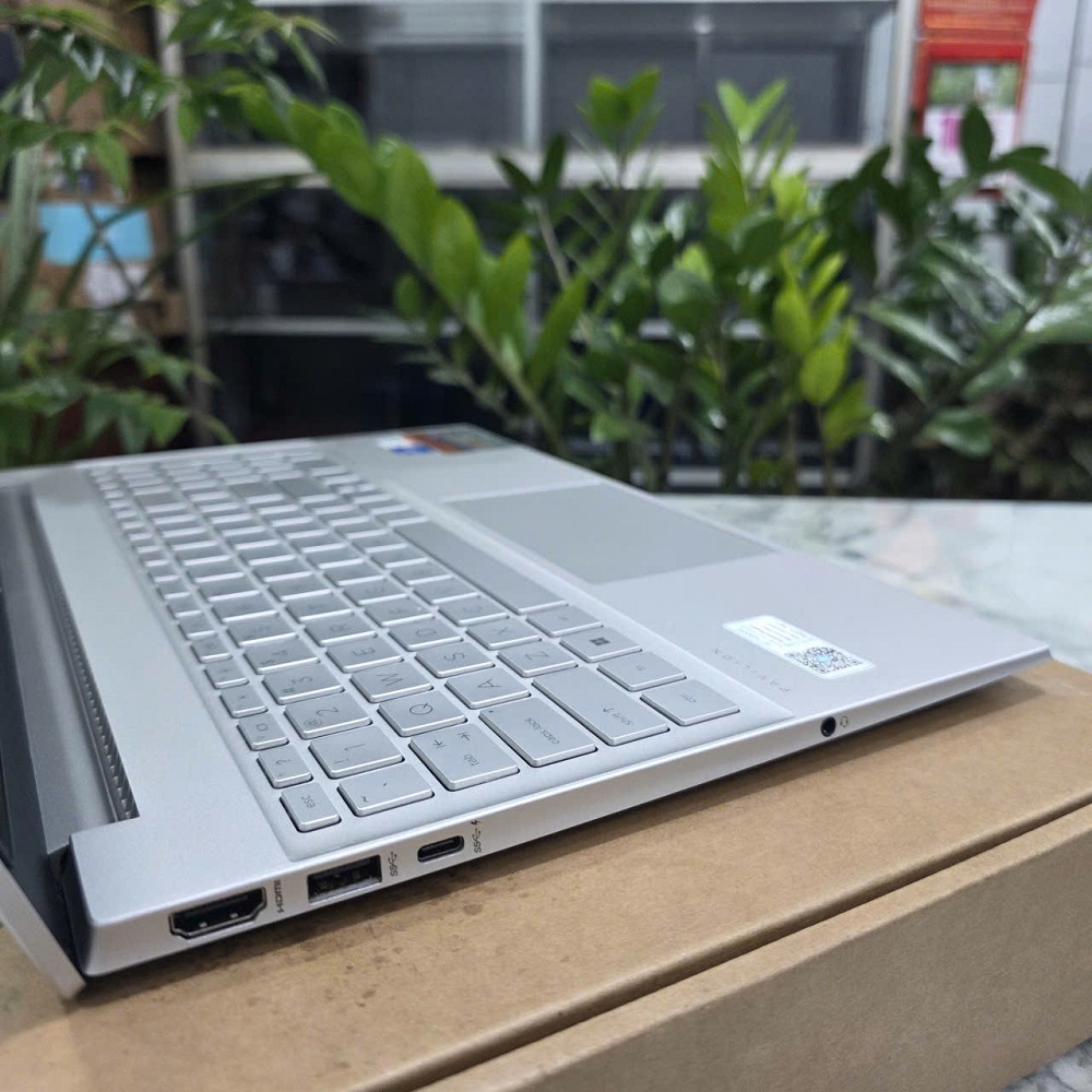 HP Pavilion 15-eg2083TU 7C0W9PA VỎ NHÔM NGUYÊN KHỐI CORE I5-1240P RAM 8GB SSD 512GB MÀN HÌNH : 15.6''IPS