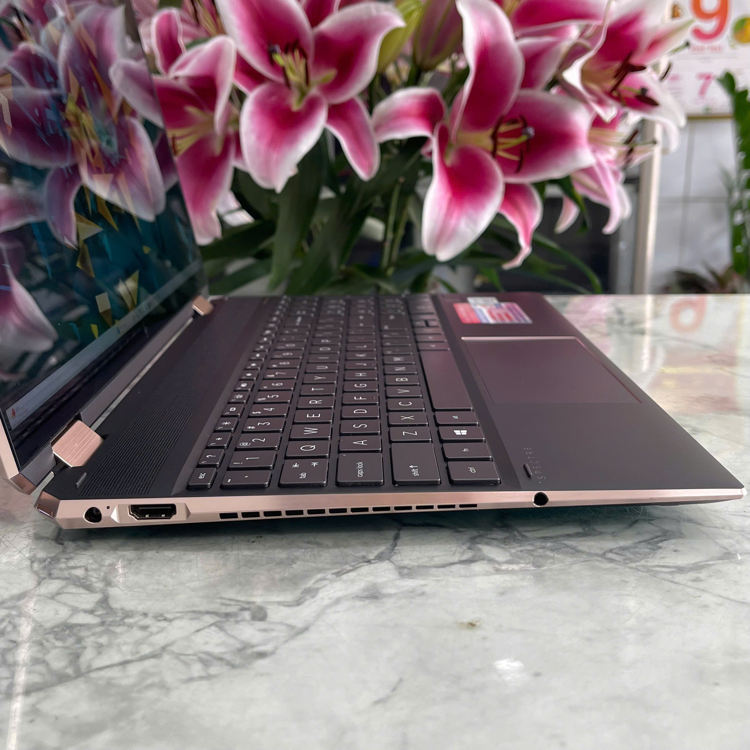 HP Spectre x360 15 (MÁY LIKENEW - GÍA TỐT ) Core I7-10510U Ram 16Gb Ssd 512Gb Nvidia MX330 Màn Hình 15.6″Inch 4K UHD TouchScreen Xoay Gập 360º