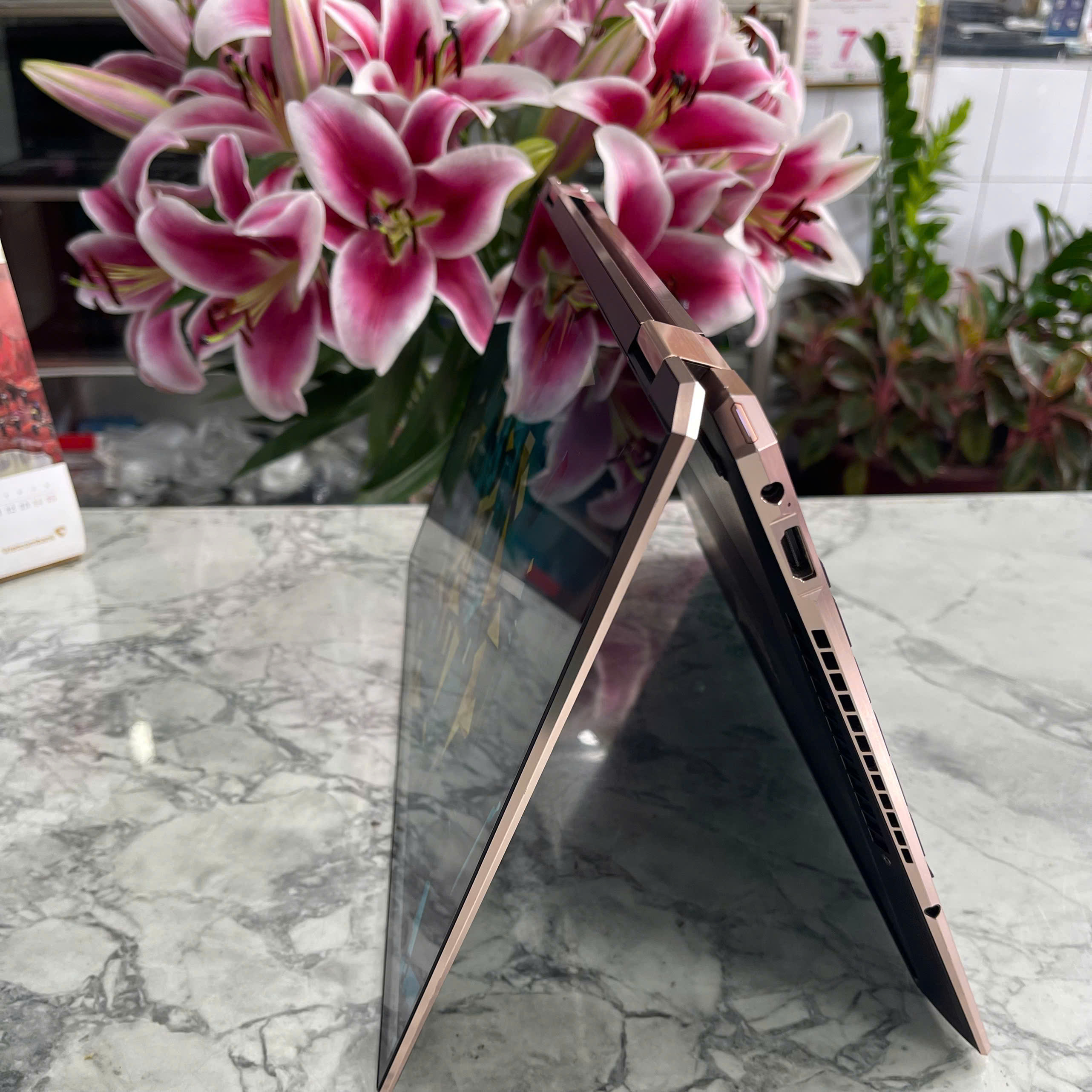 HP Spectre x360 15 (MÁY LIKENEW - GÍA TỐT ) Core I7-10510U Ram 16Gb Ssd 512Gb Nvidia MX330 Màn Hình 15.6″Inch 4K UHD TouchScreen Xoay Gập 360º