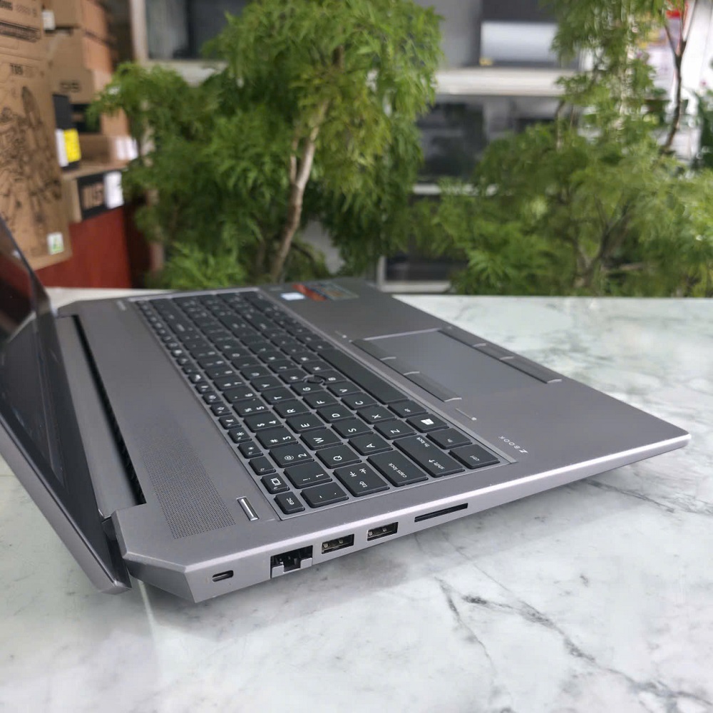 HP ZBook 15 G5 CORE I7-8850H RAM 16GB { MÁY TRẠM ĐỒ HỌA GIÁ RẺ } SSD 512GB VÀ 500GB HDD Quadro P1000 4GB MÀN HÌNH : 15.6 Inch FHD IPS