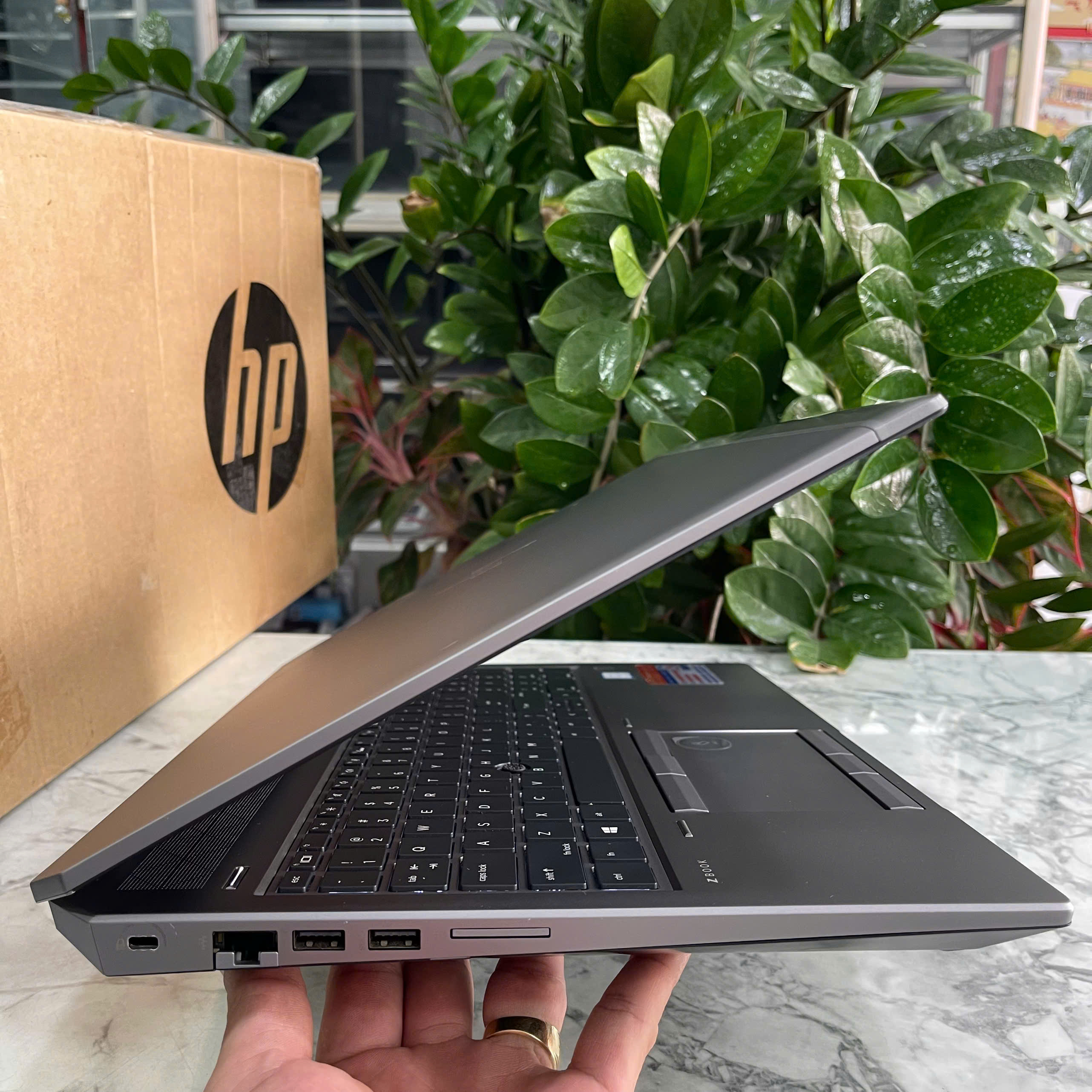 HP ZBook 15 G6 Core I7-9850H Ram 32GB Ssd 512GB Và 1.000GB HDD Quadro T2000(4GB GDDR5) Màn hình : 15.6 Inch FHD IPS