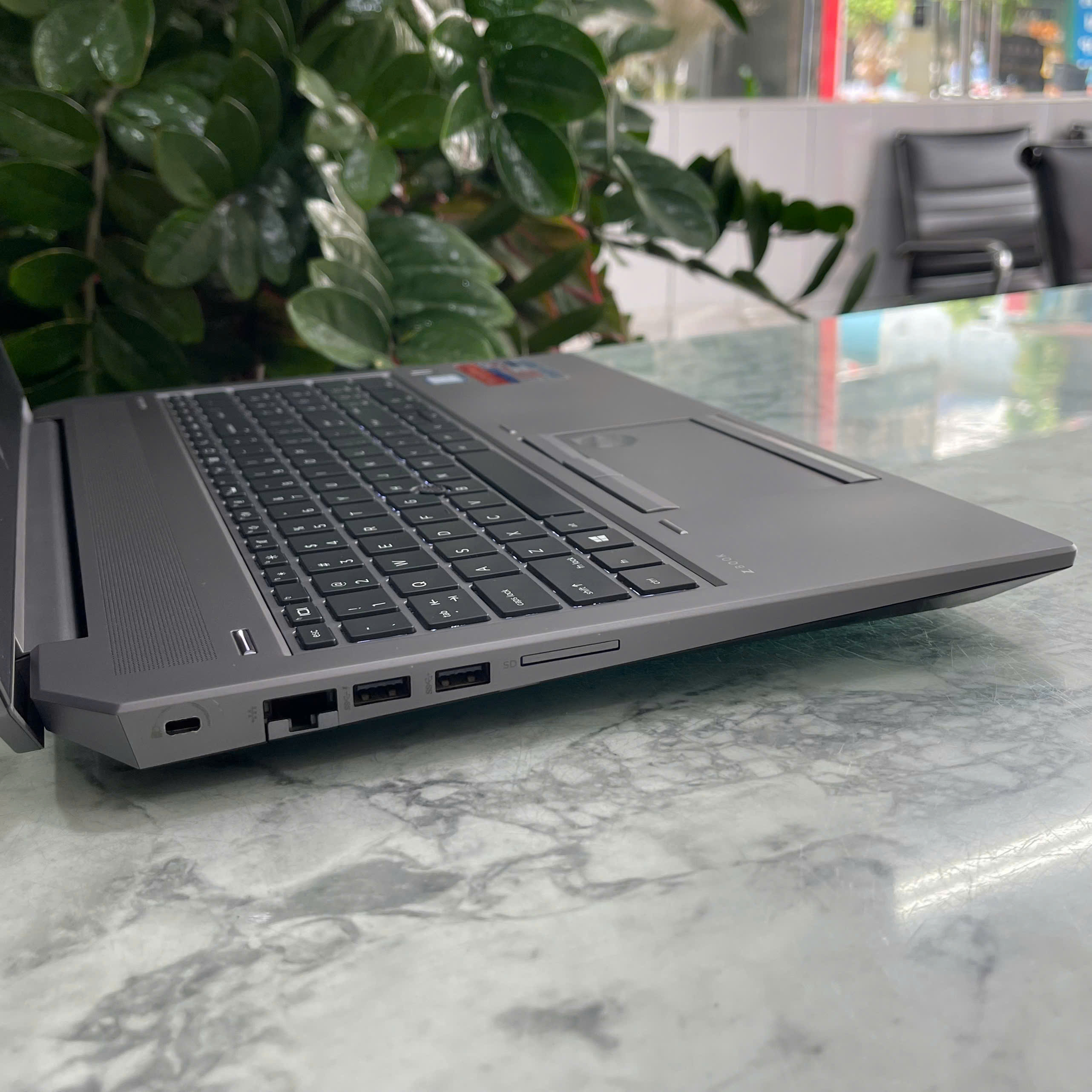HP ZBook 15 G6 Core I7-9850H Ram 32GB Ssd 512GB Và 1.000GB HDD Quadro T2000(4GB GDDR5) Màn hình : 15.6 Inch FHD IPS