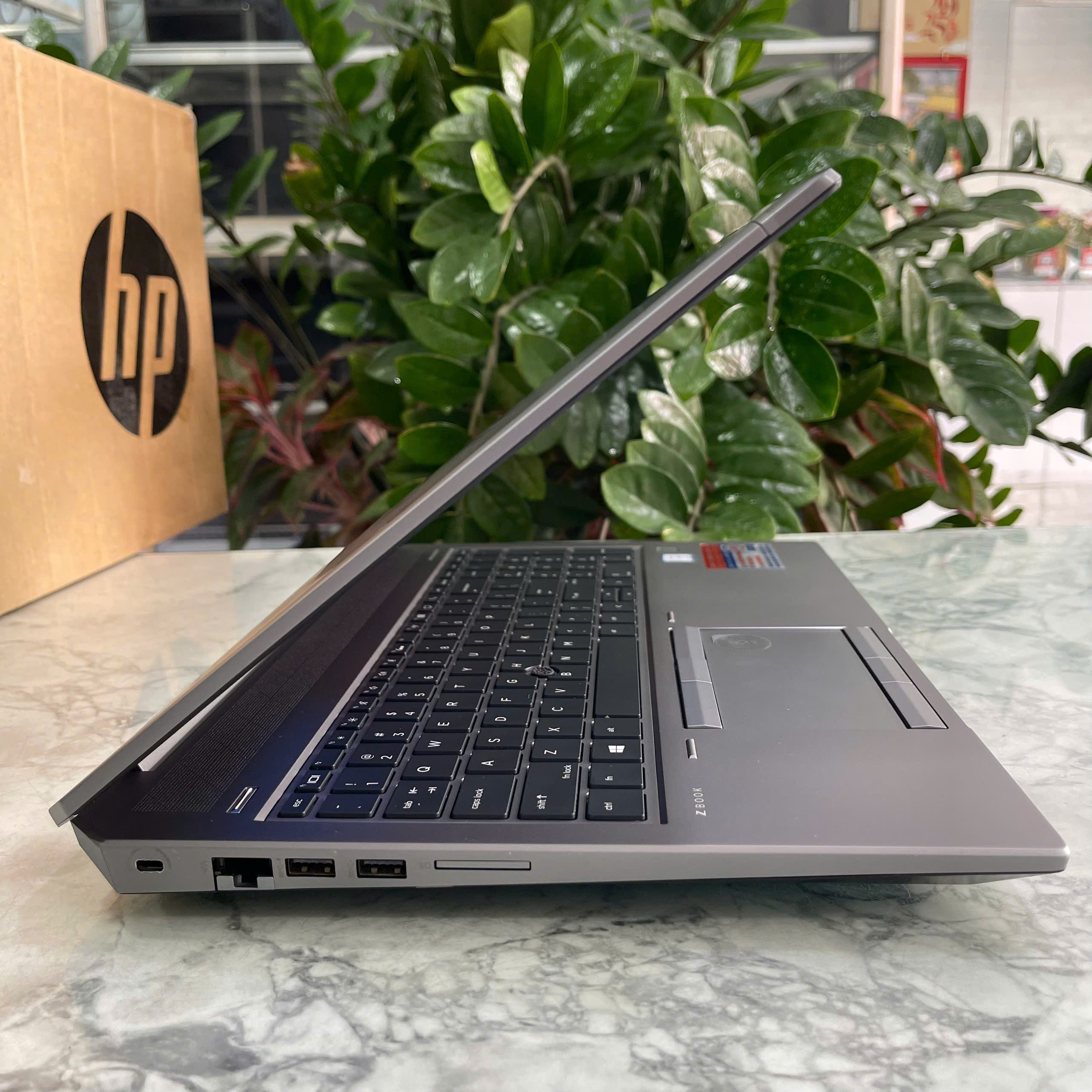 HP ZBook 15 G6 Core I7-9850H Ram 32GB Ssd 512GB Và 1.000GB HDD Quadro T2000(4GB GDDR5) Màn hình : 15.6 Inch FHD IPS