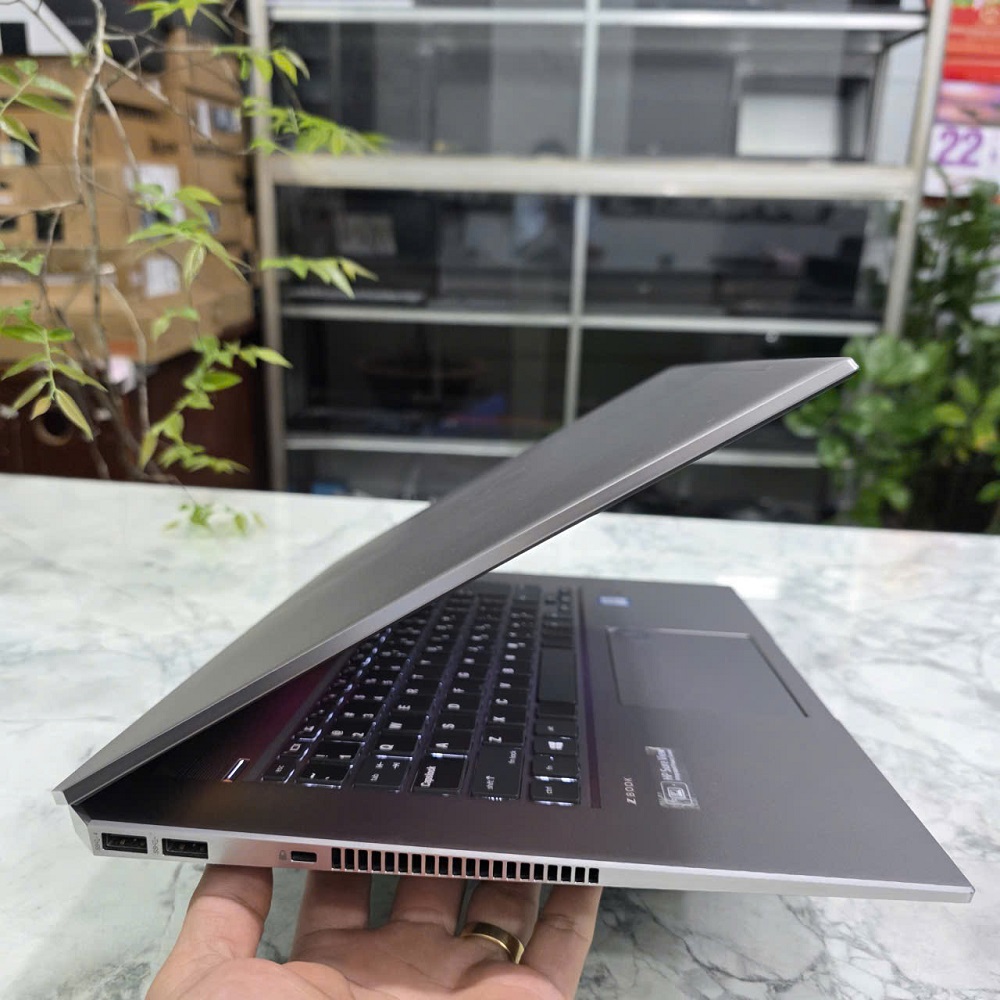 HP ZBook Studio G5 CORE I7-8850H RAM 16GB { MÁY TRẠM ĐỒ HỌA GIÁ RẺ } SSD 256GB Quadro P1000 4GB MÀN HÌNH : 15.6 Inch FHD IPS