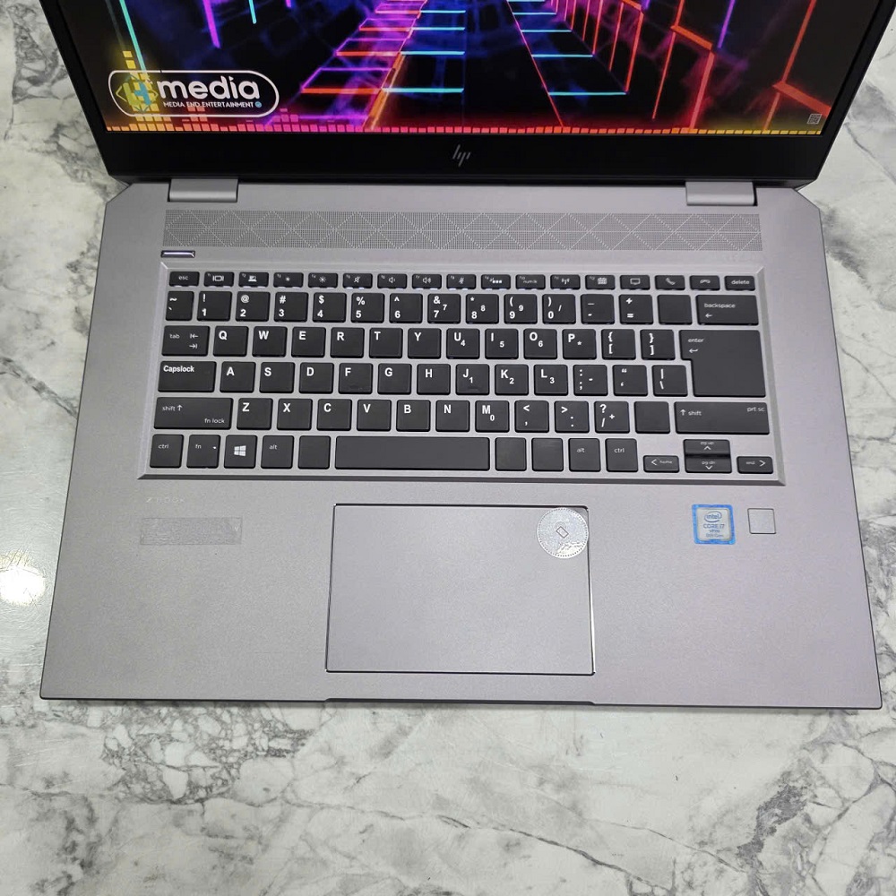 HP ZBook Studio G5 CORE I7-8850H RAM 16GB { MÁY TRẠM ĐỒ HỌA GIÁ RẺ } SSD 256GB Quadro P1000 4GB MÀN HÌNH : 15.6 Inch FHD IPS