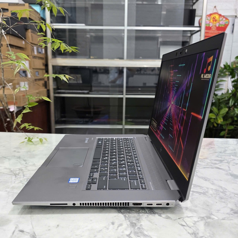 HP ZBook Studio G5 CORE I7-8850H RAM 16GB { MÁY TRẠM ĐỒ HỌA GIÁ RẺ } SSD 256GB Quadro P1000 4GB MÀN HÌNH : 15.6 Inch FHD IPS