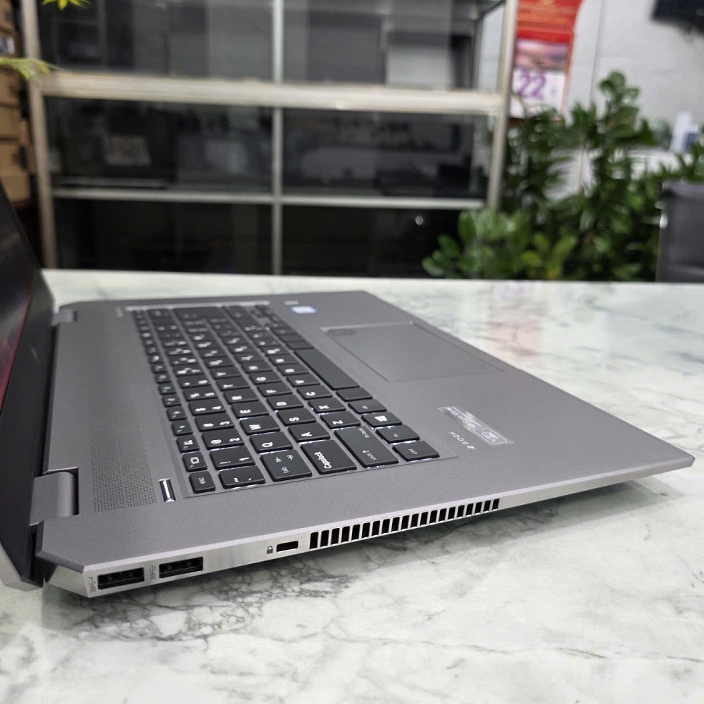 HP ZBook Studio G5 CORE I7-8850H RAM 16GB { MÁY TRẠM ĐỒ HỌA GIÁ RẺ } SSD 256GB Quadro P1000 4GB MÀN HÌNH : 15.6 Inch FHD IPS