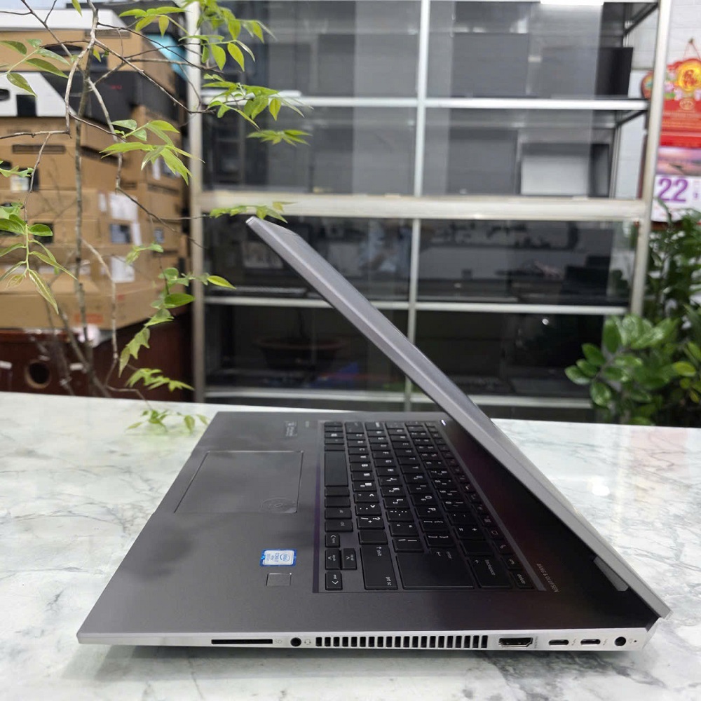 HP ZBook Studio G5 CORE I7-8850H RAM 16GB { MÁY TRẠM ĐỒ HỌA GIÁ RẺ } SSD 256GB Quadro P1000 4GB MÀN HÌNH : 15.6 Inch FHD IPS