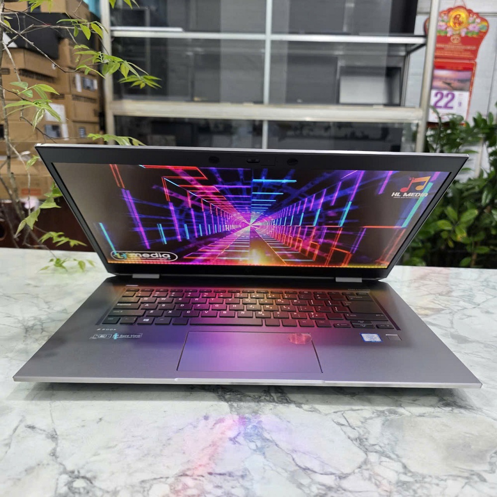 HP ZBook Studio G5 CORE I7-8850H RAM 16GB { MÁY TRẠM ĐỒ HỌA GIÁ RẺ } SSD 256GB Quadro P1000 4GB MÀN HÌNH : 15.6 Inch FHD IPS