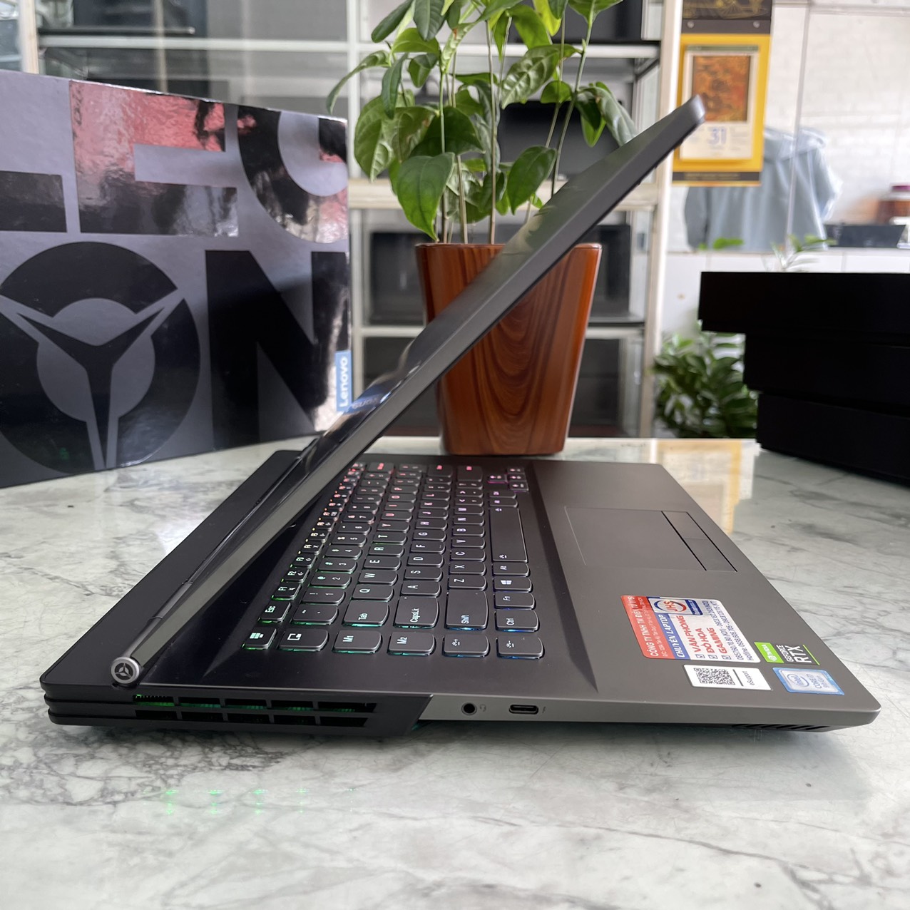 Lenovo Gaming Legion Y740-15IRHg Máy LikeNew Core I7-9750H Ram16gb Ssd  1.000gb Và 1.000gb Hdd Card RTX2060 6GB Màn Hình 15.6" Fhd IPS 165Hz